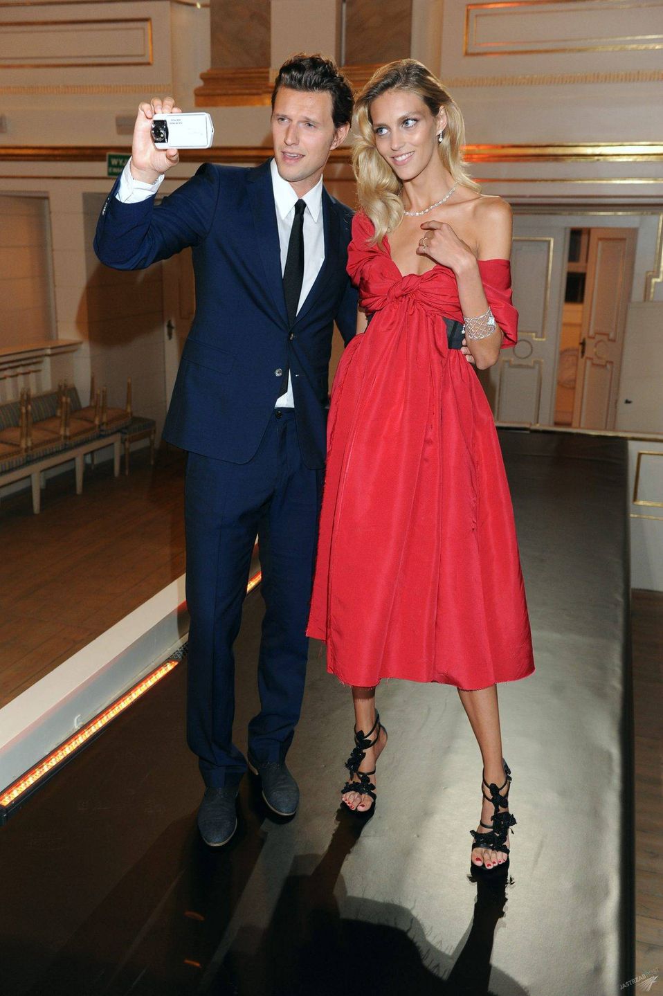 Sasha Knezević wspiera gejów na Instagramie. Poparcie wyraziła też Anja Rubik
