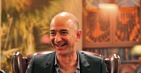Uwaga iPhone'owcy! Amazon może niedługo prześcignąć Apple'a