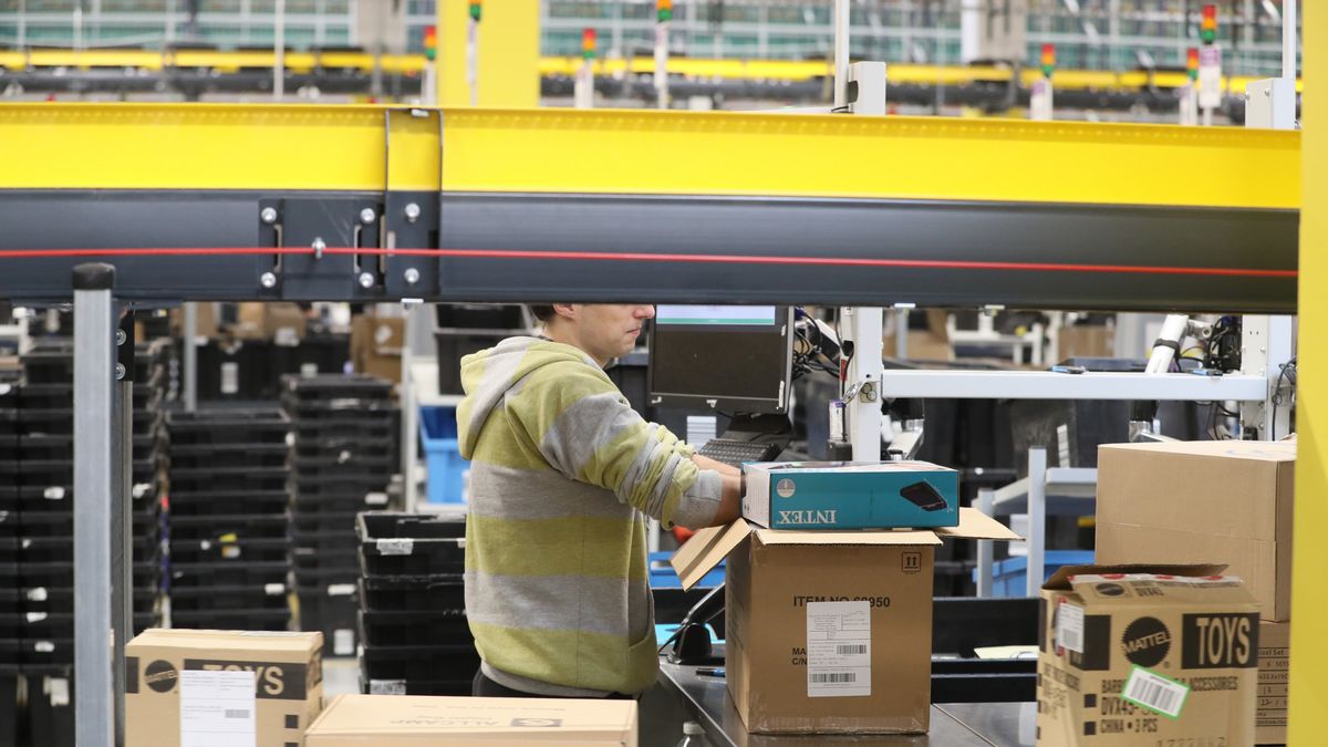 Wielkie firmy nie chcą sprzedawać swoich towarów przez pośredników.