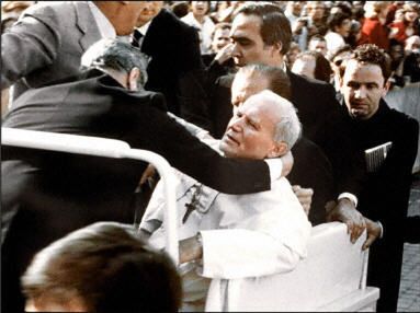 Benedykt XVI o 25. rocznicy zamachu na Jana Pawła II