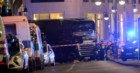 Rok od zamachu na jarmarku świątecznym w Berlinie. Jesteśmy na miejscu