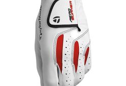 Decathlon wycofuje ze sprzedaży rękawicę. Może powodować reakcje alergiczne