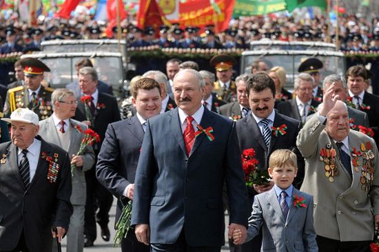 Nie ufają Łukaszence, ale opozycji też nie