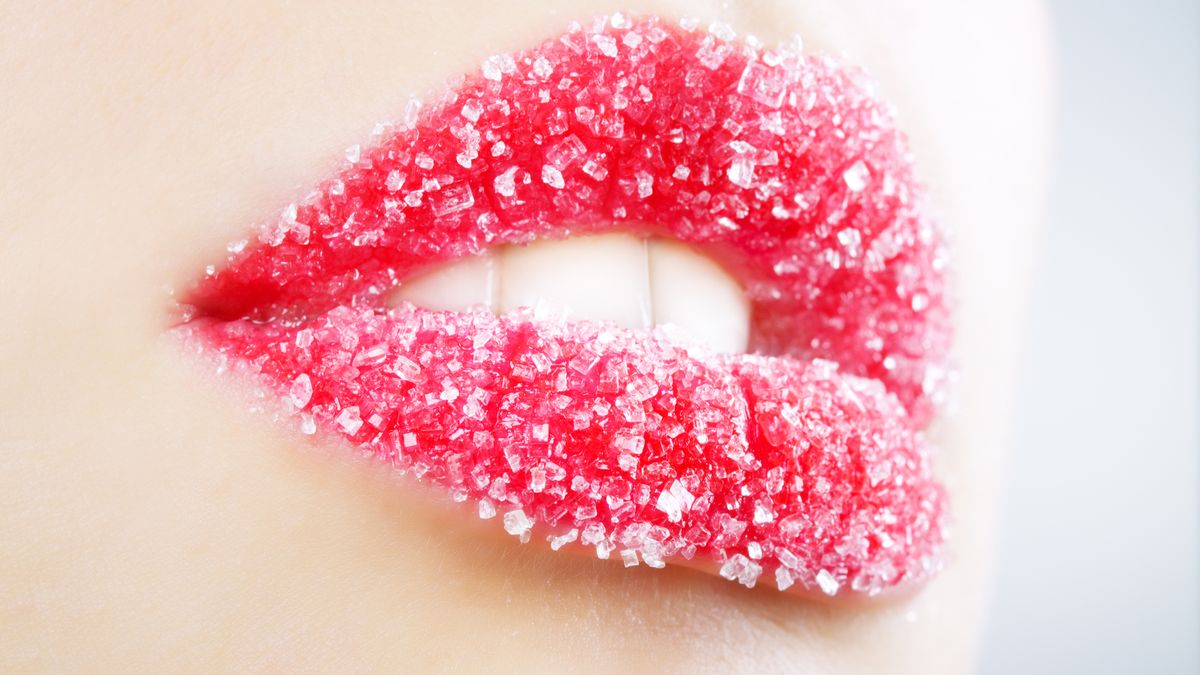 Warto stosować peeling na usta