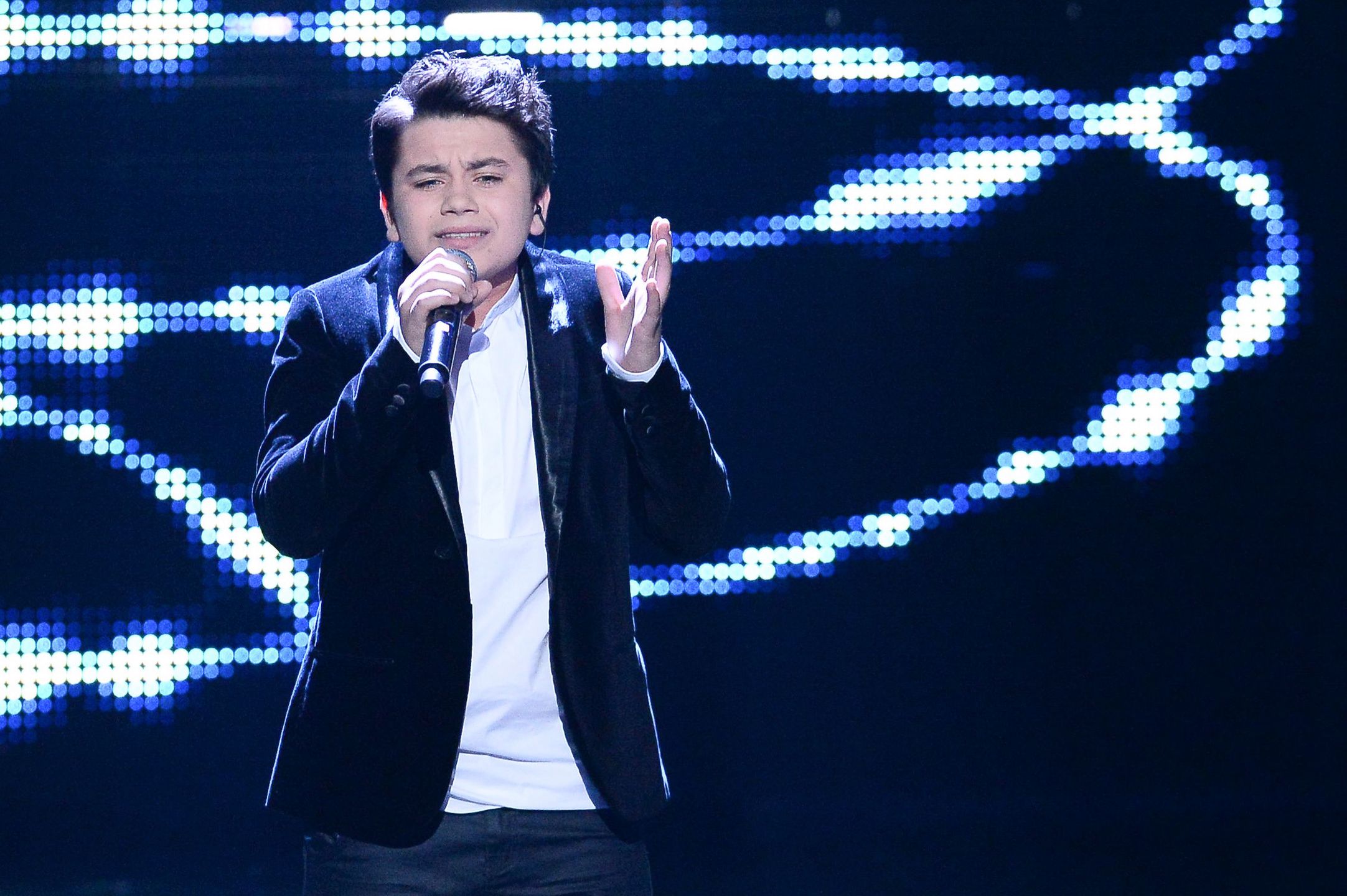Adrian Makar swoim śpiewem wzruszał widzów do łez. Zobaczcie, jak dziś wygląda zwycięzca "Mam talent"