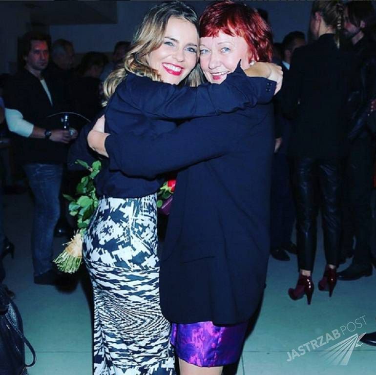 Edyta Herbuś z mamą podczas warszawskiej premiery spektaklu Diwa