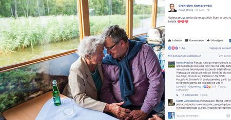 Komorowski wrzucił do sieci zdjęcie z mamą. Internauci oszaleli