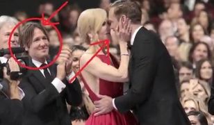 Emmy 2017: Nicole Kidman pocałowała Alexandra Skarsgarda na oczach swojego męża