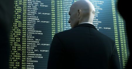 Sprawdźmy, co znajdziemy w Hitmanie w dniu premiery, a co zostanie dodane później