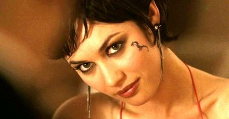 Olga Kurylenko poleciała do Rosji. Ukraińcy ją zaatakowali