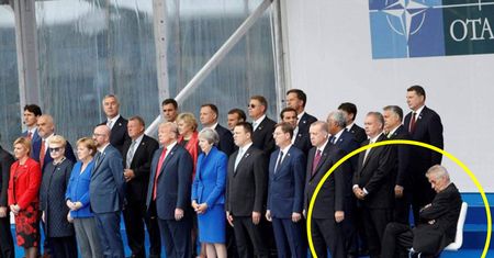 Wpadka prezydenta Czech na szczycie NATO. "Wybrali pijaka na prezydenta"