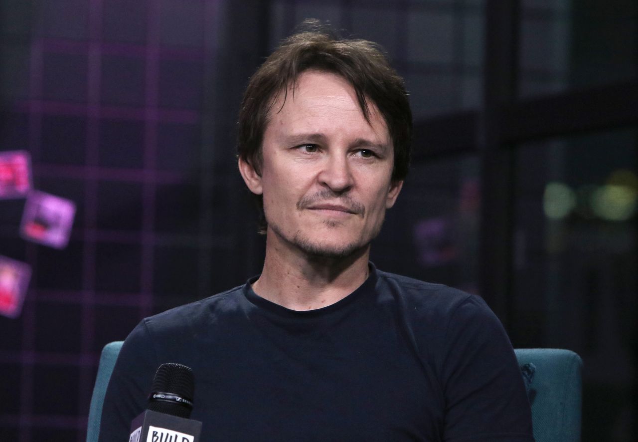 Damon Herriman to hollywoodzki Charles Manson. Tarantino wybrał go nie bez powodu