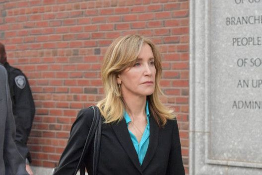 Felicity Huffman wyszła szybciej z zakładu karnego. Prawo na to zezwala