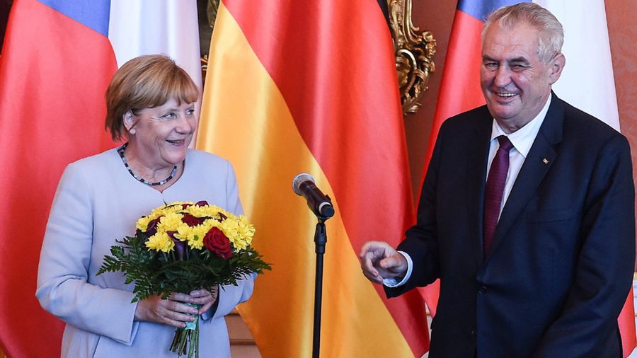 Kanclerz Niemiec z prezydentem Czech w Pradze w sierpniu 2016 r. 