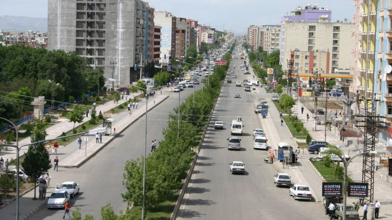 Batman to miasto w południowo-wschodniej Turcji, w pobliżu ujścia rzeki Batman do Tygrysu