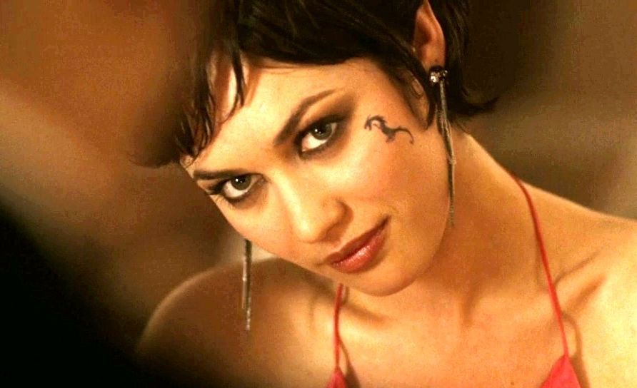 Olga Kurylenko poleciała do Rosji. Ukraińcy ją zaatakowali