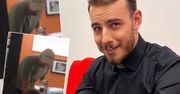Krystian Ochman zawstydził internautów nagraniem prosto z salonu. Poduszka poszła w ruch