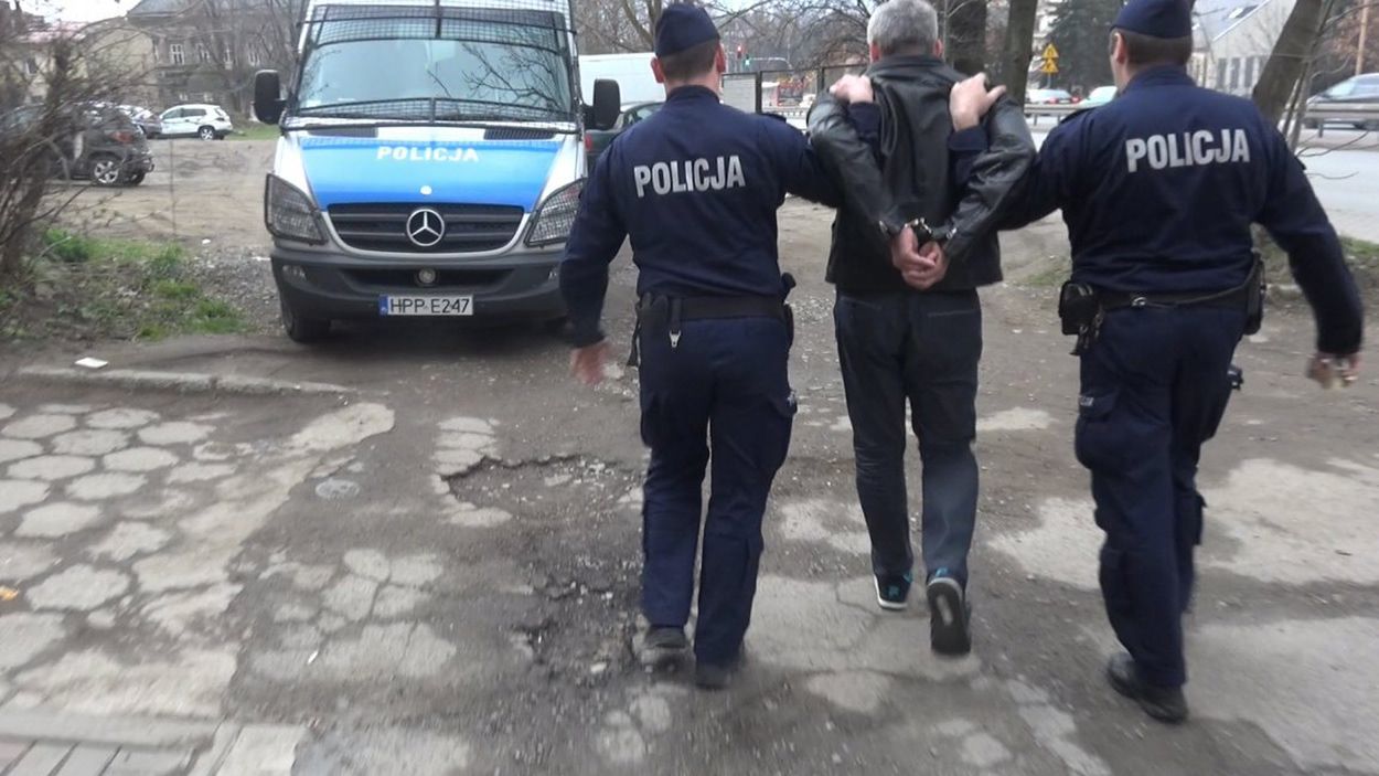 Policja ze Śląska rozbiła gang zajmujący się handlem ludźmi