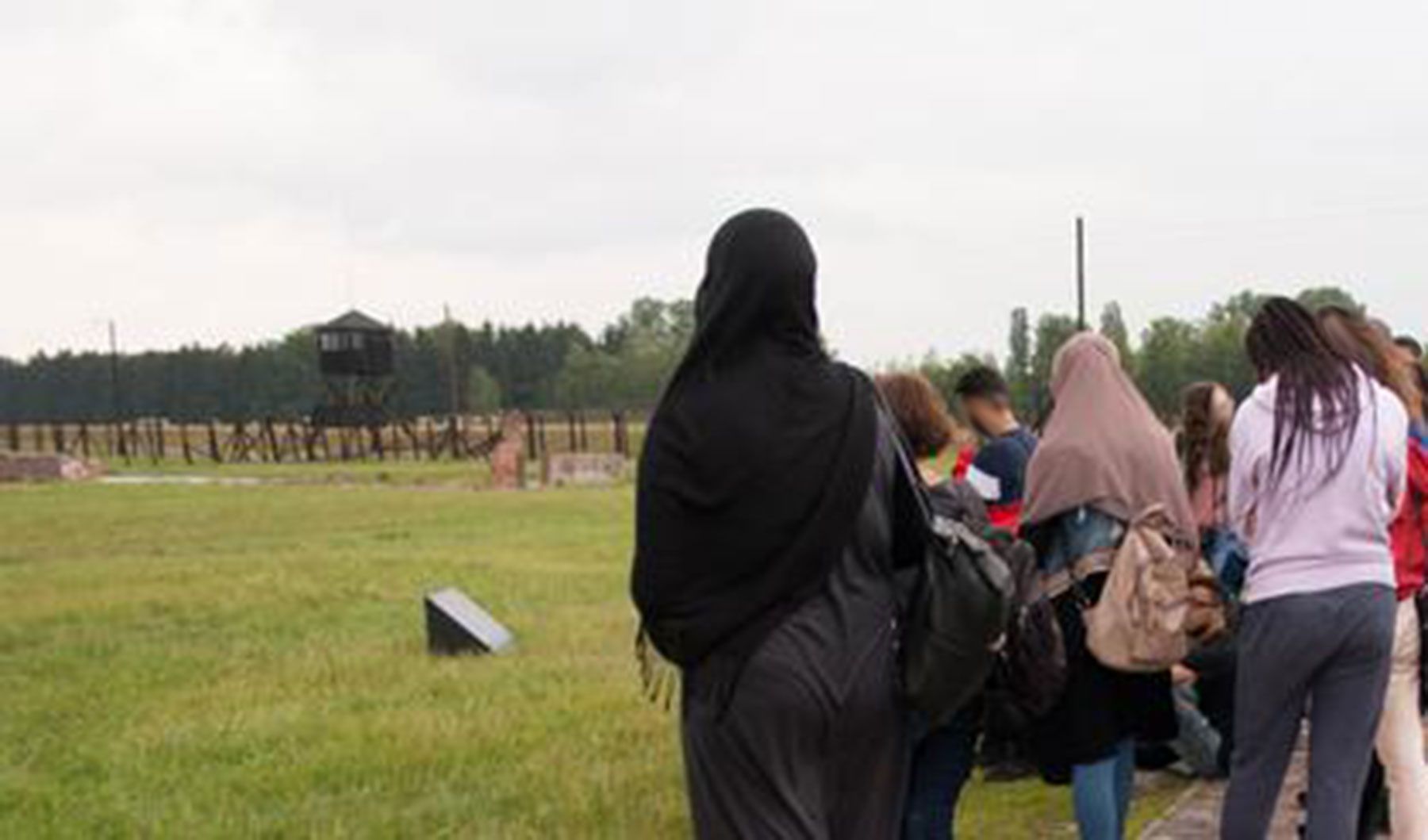 Uczniowie z Berlina zwiedzają obóz w Majdanku
