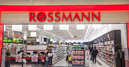 Ranne dziecko po napadzie w Rossmannie. Jest rysopis przestępcy