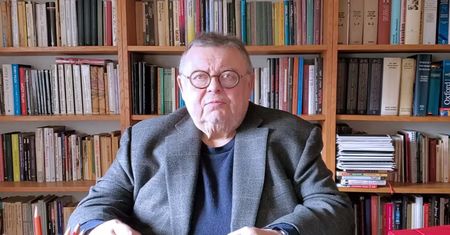 Wojciech Mann nabija się z polityków. Ruszył z serią filmików