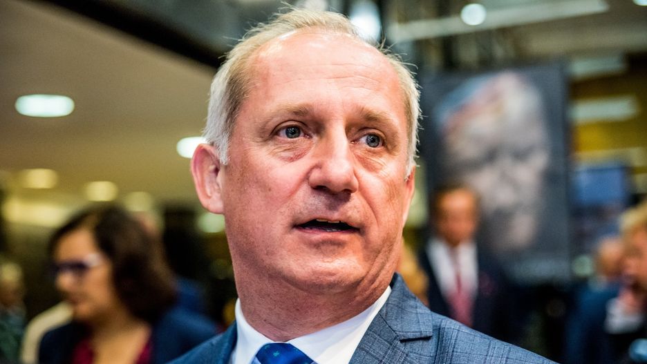 Sławomir Neumann skomentował wizytę Andrzeja Dudy na cmentarzu w Nowym Sączu