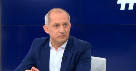 Sławomir Neumann mówił o wspólnym grobie dla ofiar katastrofy smoleńskiej. Teraz się tłumaczy