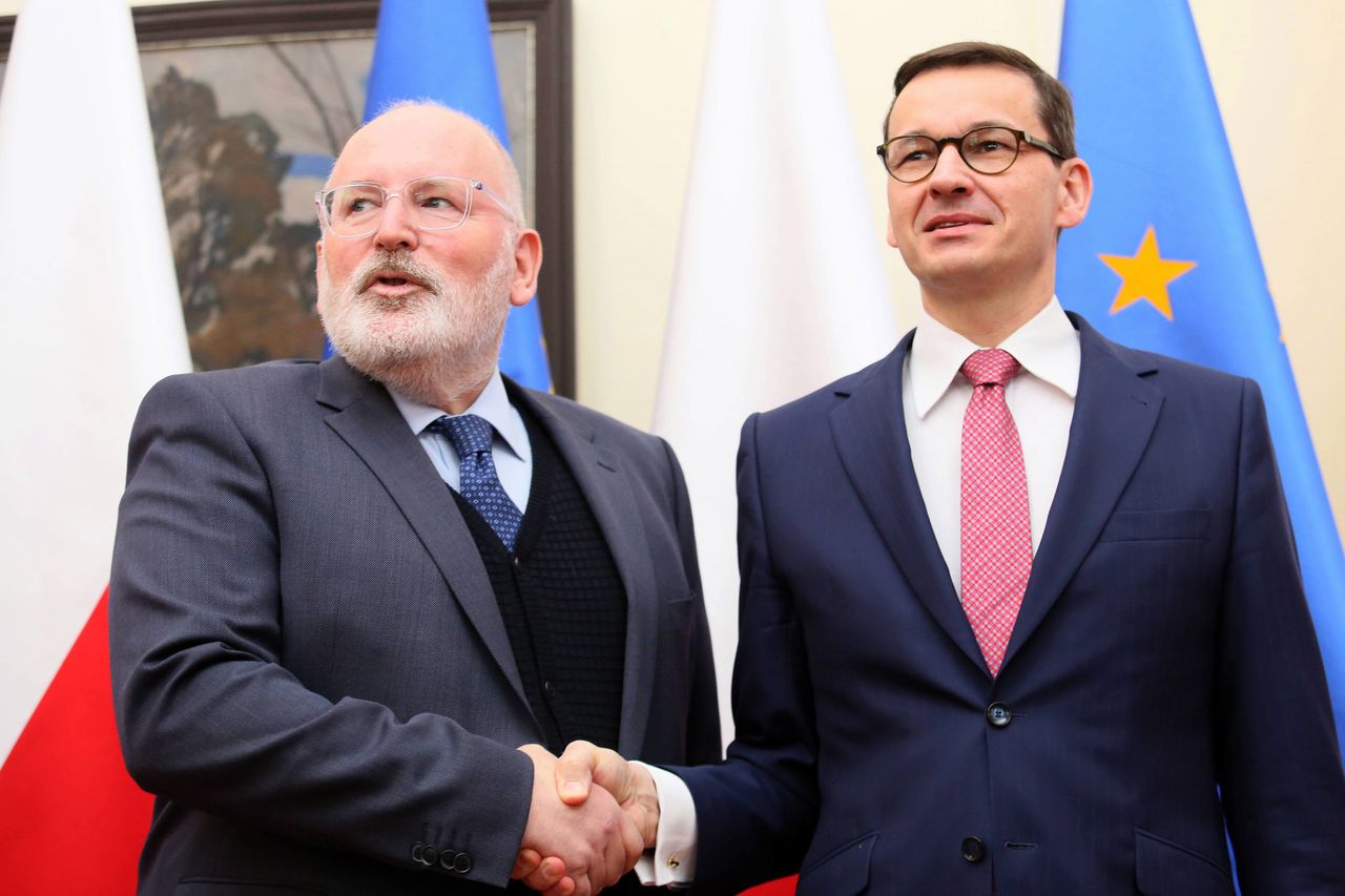 Frans Timmermans powołuje się na Polskę. Chwali politykę PiS