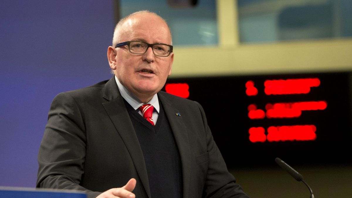 Frans Timmermans ogłosił decyzję Komisji Europejskiej ws. Polski
