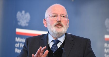Timmermans spotkał się z Czaputowiczem. Ważne słowa pod adresem Polski