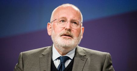 Timmermans składa obietnicę Polakom. "Nie opuszczę was!"
