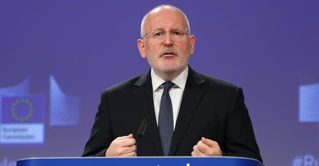 Timmermans: Polacy bardziej ufają UE niż własnemu rządowi