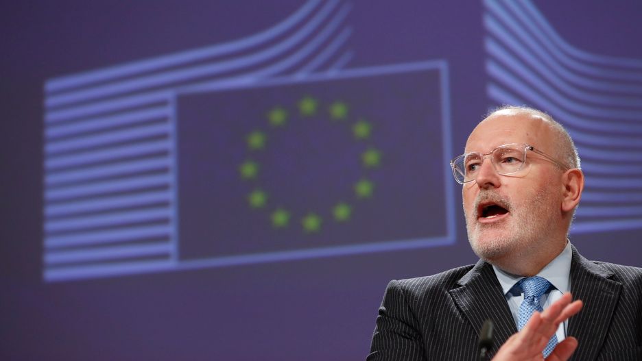 Frans Timmermans tydzień temu zapowiedział, że nie odpuści Polsce