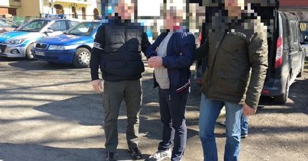 Zabił ze szczególnym okrucieństwem. Schwytali go łowcy głów