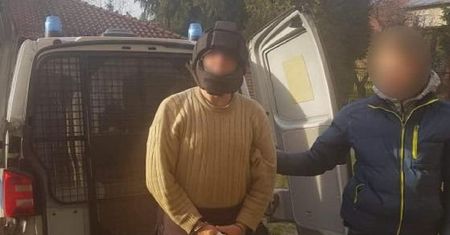 Wieliczka. 62-latek łomem zaatakował policjantów