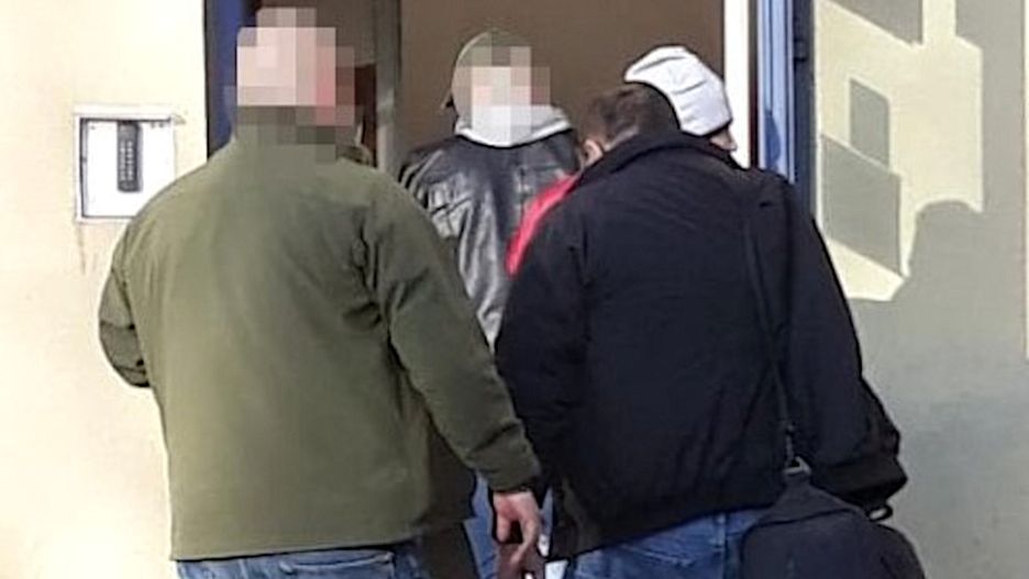 Poszukiwany listem gończym mężczyzna trafił do policyjnego aresztu