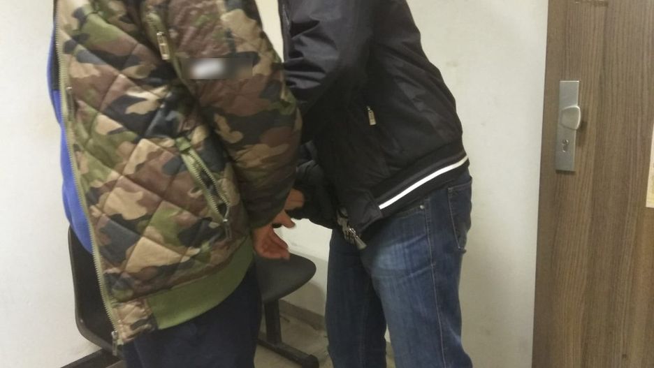 Uciekał przed policją skradzionym samochodem 