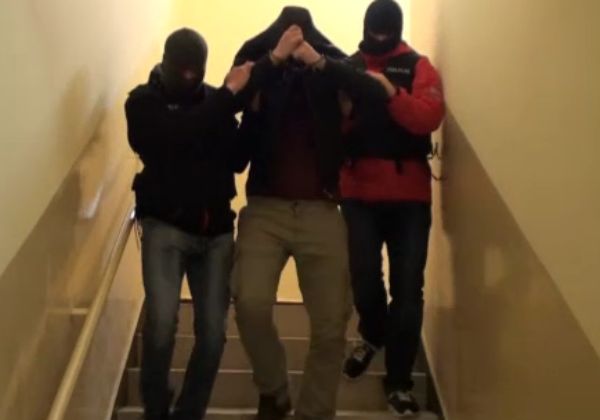 Zamiast papierosów wysłali na Ukrainę cegły. Zatrzymała ich policja