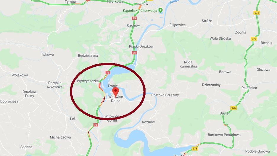 DK75. Po śmiertelnym wypadku trasa jest zablokowana