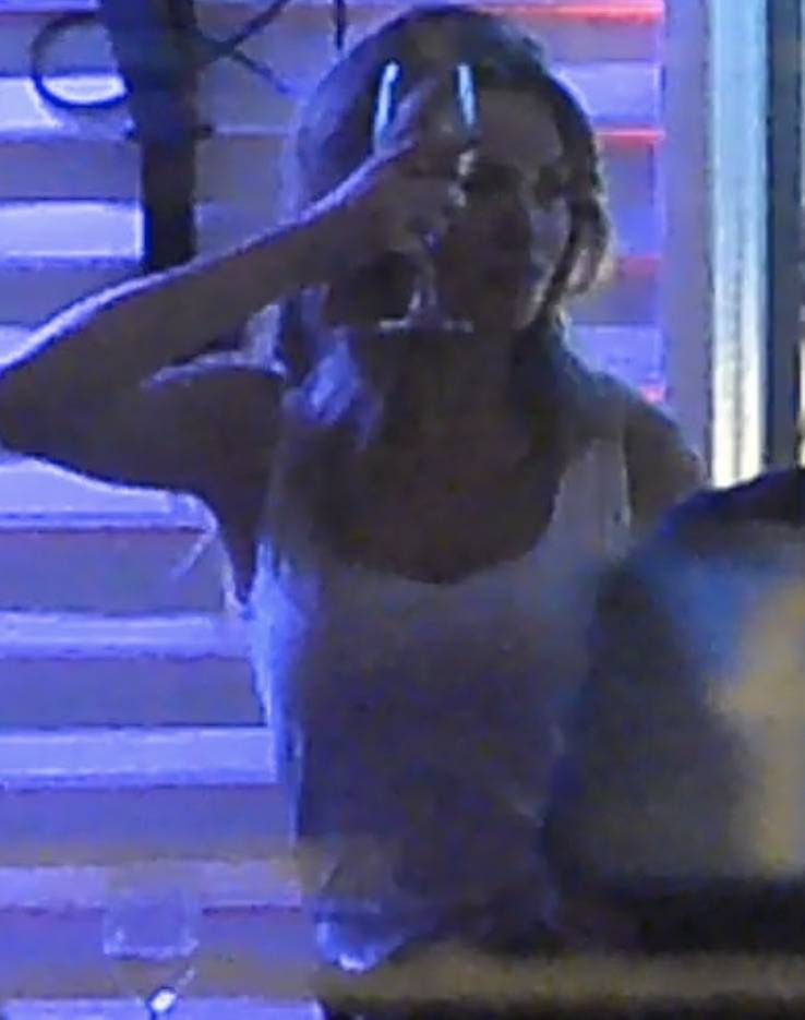 Marcelina Zawadzka imprezuje w greckiej restauracji