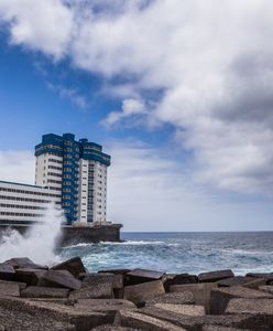 Turyści nagrali moment, gdy fale sięgnęły trzeciego piętra hotelu. Żywioł zmiótł balkony