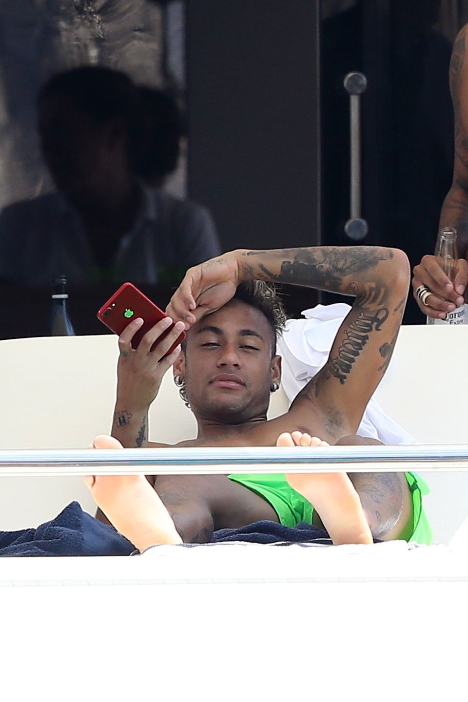 Neymar imprezuje na jachcie