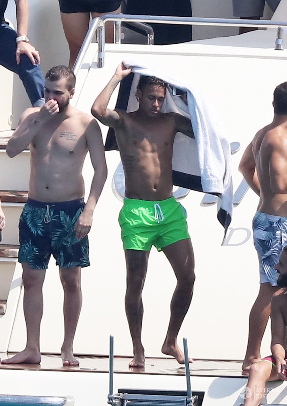 Neymar imprezuje na jachcie