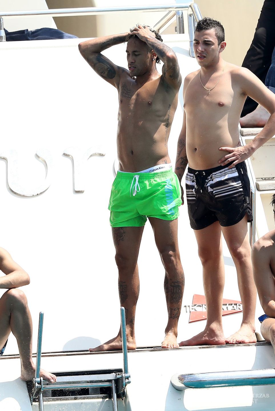 Neymar imprezuje na jachcie