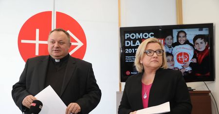 Beata Kempa rozmawia z księżmi o migracji. "Trzeba sprawdzać wszystkich oprócz TVP i Trwam"