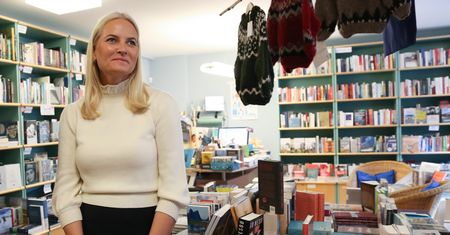 Mette-Marit w Niemczech. Trudno dostrzec, że jest ciężko chora