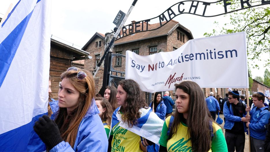 W marszu idzie 10 tys. osób