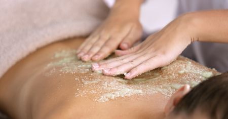 Słodki, domowy kosmetyk. Cukrowy peeling do ciała