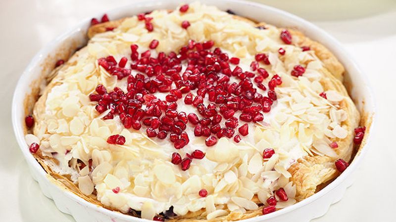 Ciasto z serkiem mascarpone i dżemem z czarnej porzeczki