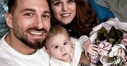 Rafał Maślak na lodach z synkiem. Maks ma już pierwszą, stylową fryzurę. "Te loczki jakie cudne". Potwierdzamy